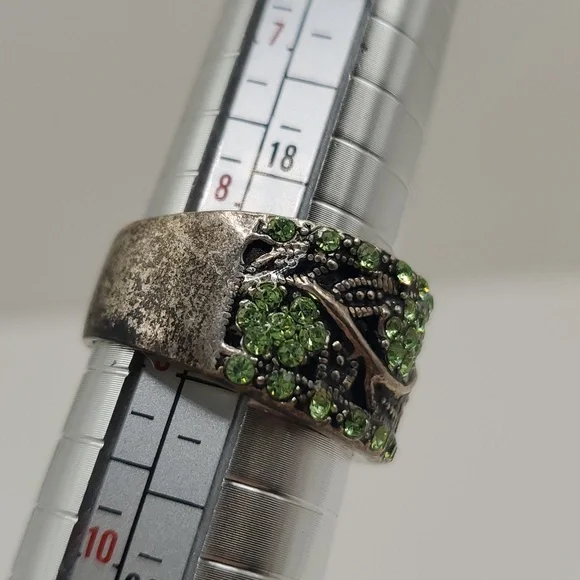 Lot of Five Vintage Costume Rings, Sizes 7-9 (including Trifari) - Picture 5 of 11